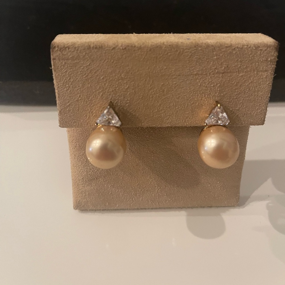 Pearl Earrings 13 mm Mayorca Golden Pearl earrings with Crystal in gold plated